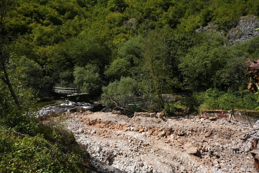Na izvoru Une u Donjoj Suvaji Darko Rundek s prijateljima, održao besplatan koncert