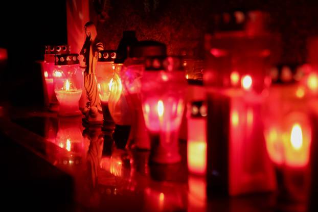 Zadar: Večernji pogled na Gradsko groblje na blagdan Svih svetih