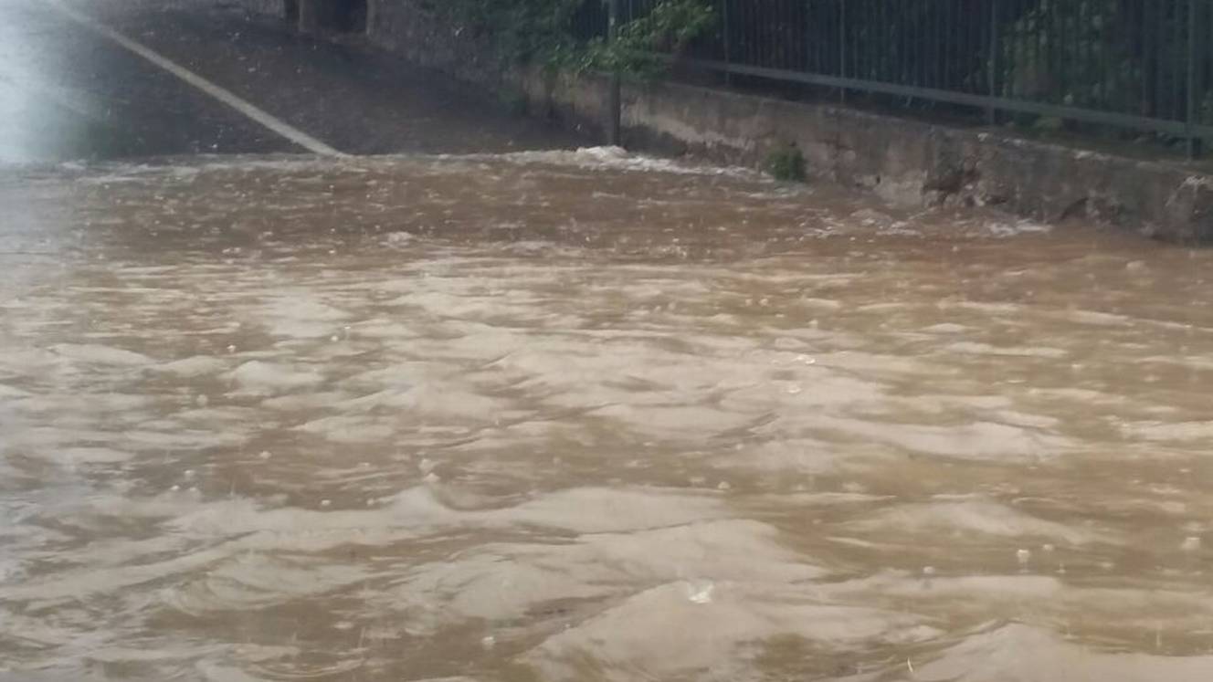 Stiglo nevrijeme: Ulice postale jezera, 'slapovi' u Crikvenici...