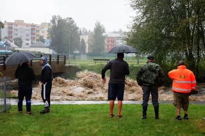 FOTO Poplave poharale Europu, u Austriji poginuo vatrogasac: 'Još nije gotovo, najgore dolazi'