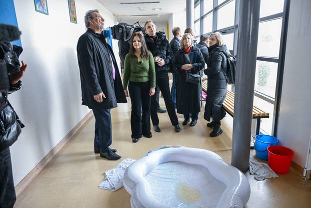 Zagreb: Ministar Fuchs zajedno s Tomislavom Toma&scaron;evi&cacute;em obi&scaron;ao je Osnovnu &scaron;kolu Remete koja je stradala u nevremenu