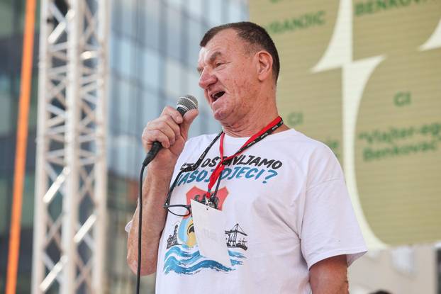 Glavni trg u Zagrebu prepun prosvjednika zbog opasnog otpada u Lici