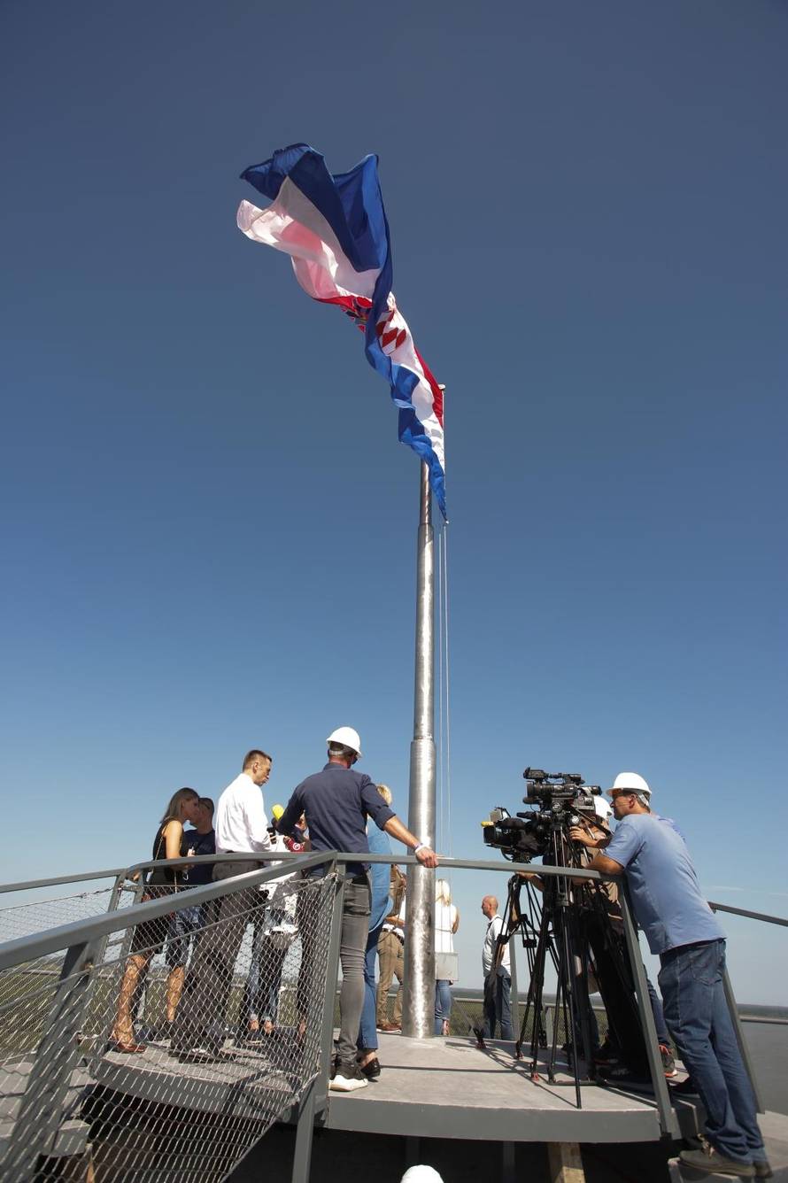Gradonačelnik Vukovara obišao Vodotoranj koji je u završnoj fazi izgradnje