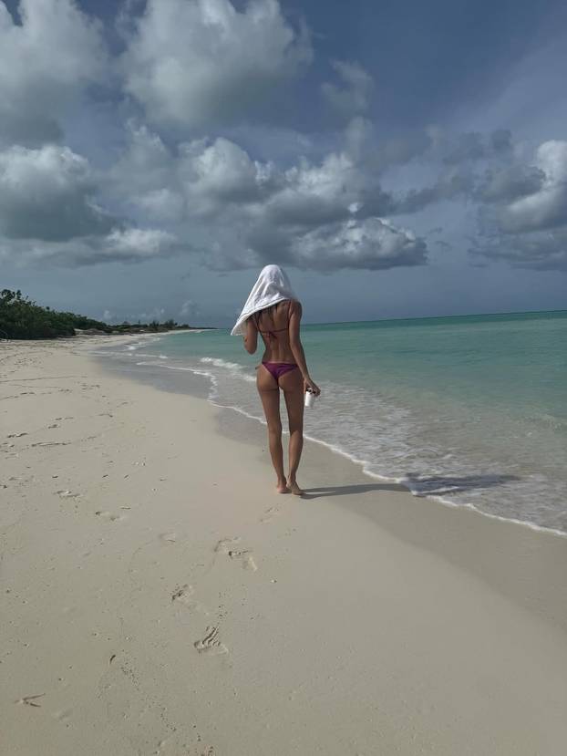 Ljubio ju je Ronaldo, Georgina je i dalje mrko gleda, a ona nikad ljepša danas slavi...