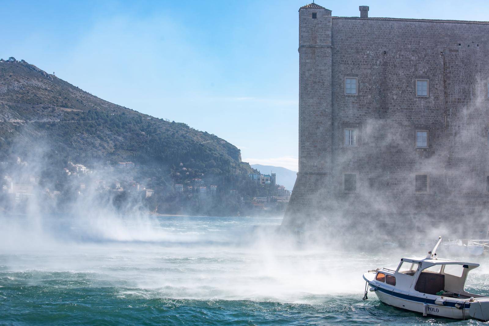 Bura u Dubrovniku prouzroÄila mnoge probleme