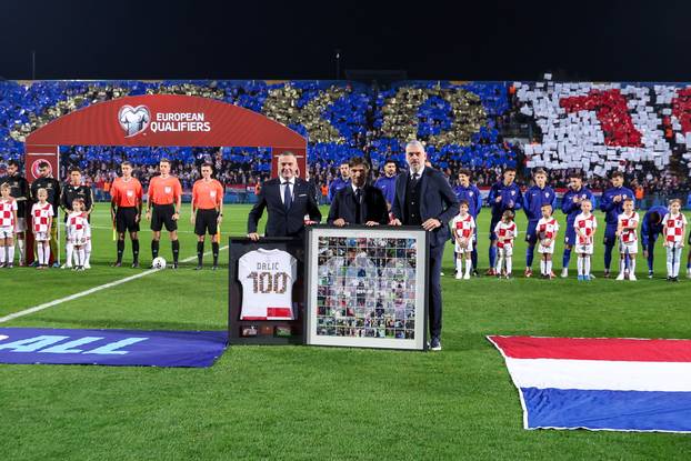 Zlatku Dali&cacute;u uru&ccaron;en dres za 100. nastup na klupi hrvatske reprezetacije