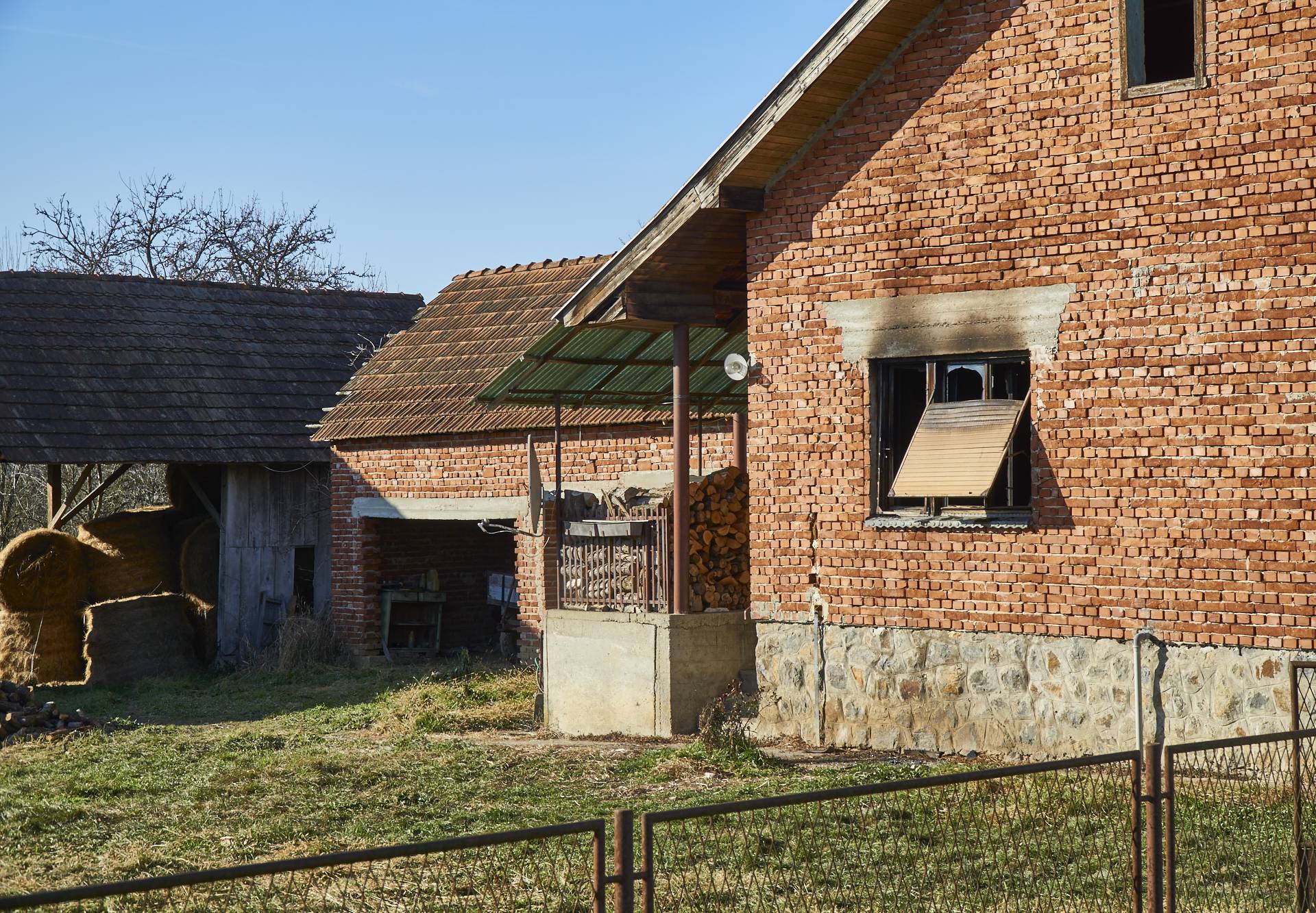 Očevid je u tijeku: U požaru kuće poginuo muškarac (50)