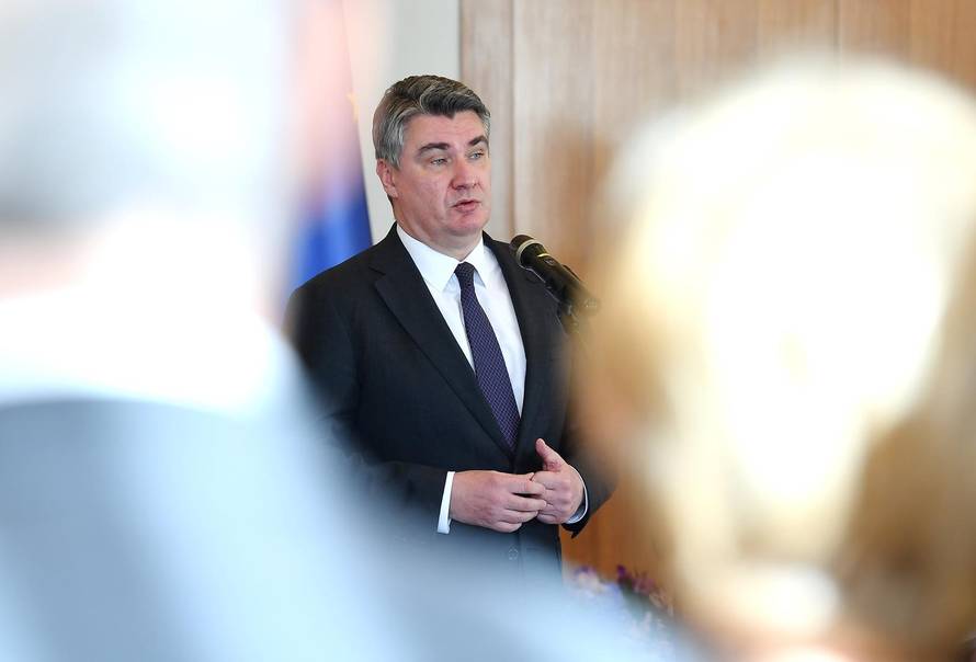 Predsjednik Milanović primio članove Hrvatskog diplomatskog kluba i uručio Povelju Republike Hrvatske