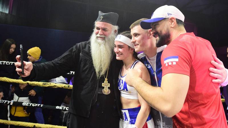 Bizarno: Beograd ugostio reviju ženskog boksa. Evo fotografija