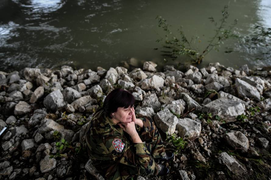 'Ruke su mi bile pune krvi.  Čim bi zaklopila oči jednom suborcu  već bi me zvao drugi ranjeni... '