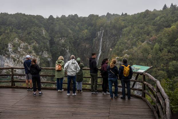 Kišno jesenski ugođaj na Plitvičkim Jezerima