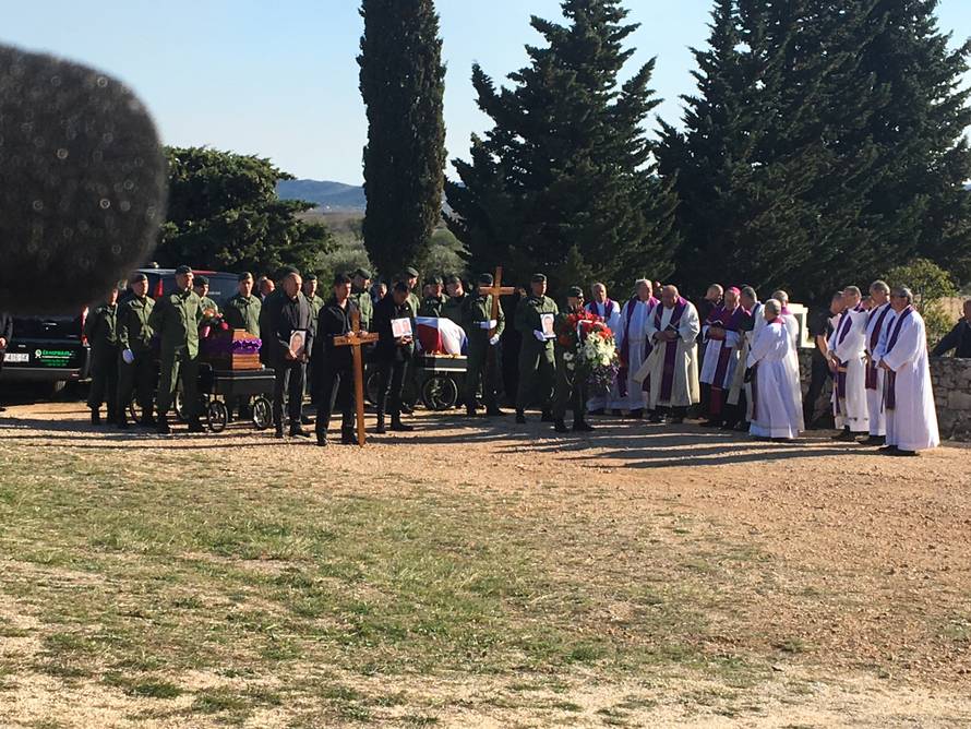 Tuga u Čistoj Velikoj: Pokopani okrutno ubijeni Marin i Silvana