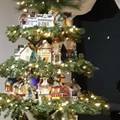 Napravila je rotirajuće božićno drvce na kojem je cijeli mali gradić: 'Htjela sam bijeli Božić'