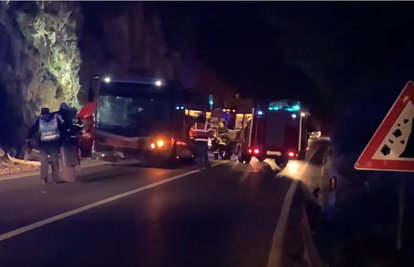 U Dubrovniku se sudarili auto i autobus, jedna žena ozlijeđena