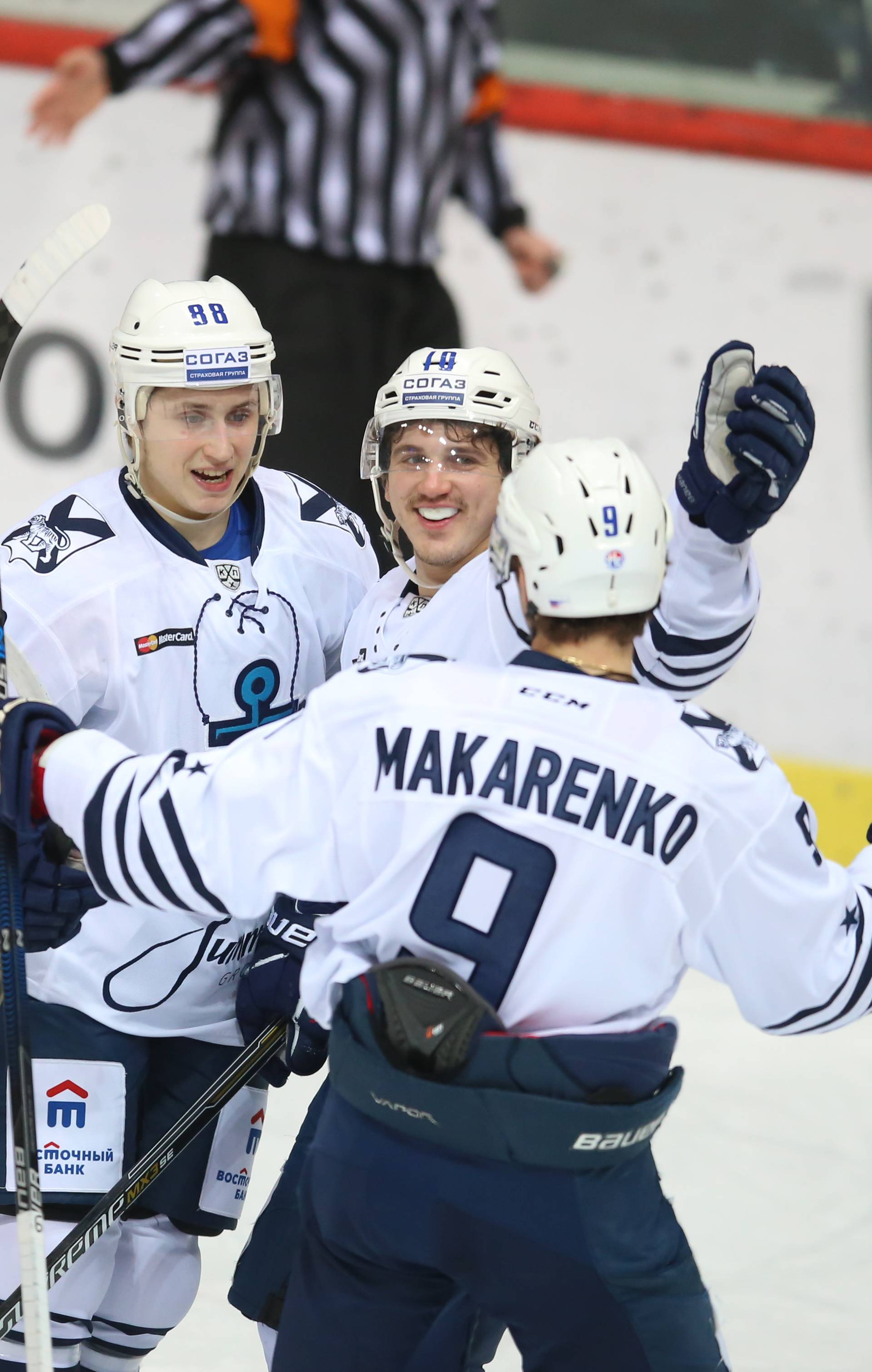 KHL Medvescak -Admiral Vladivostok