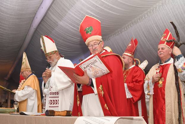 Križevci: Krštenje vina okupilo je 50-ak biskupa Svetih Martina iz cijele Hrvatske
