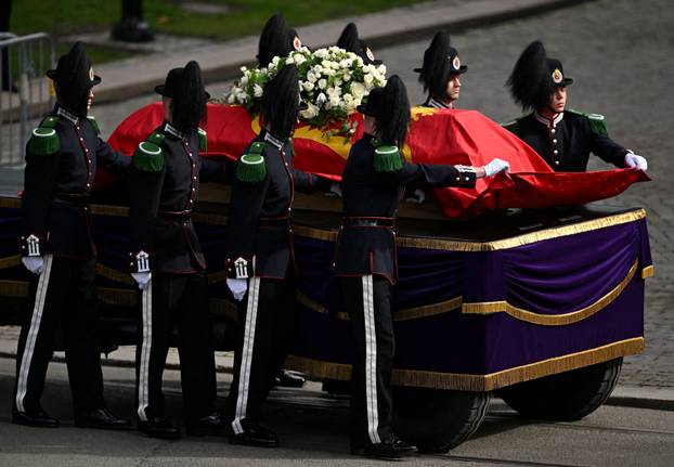 Norway lays King Harald to rest