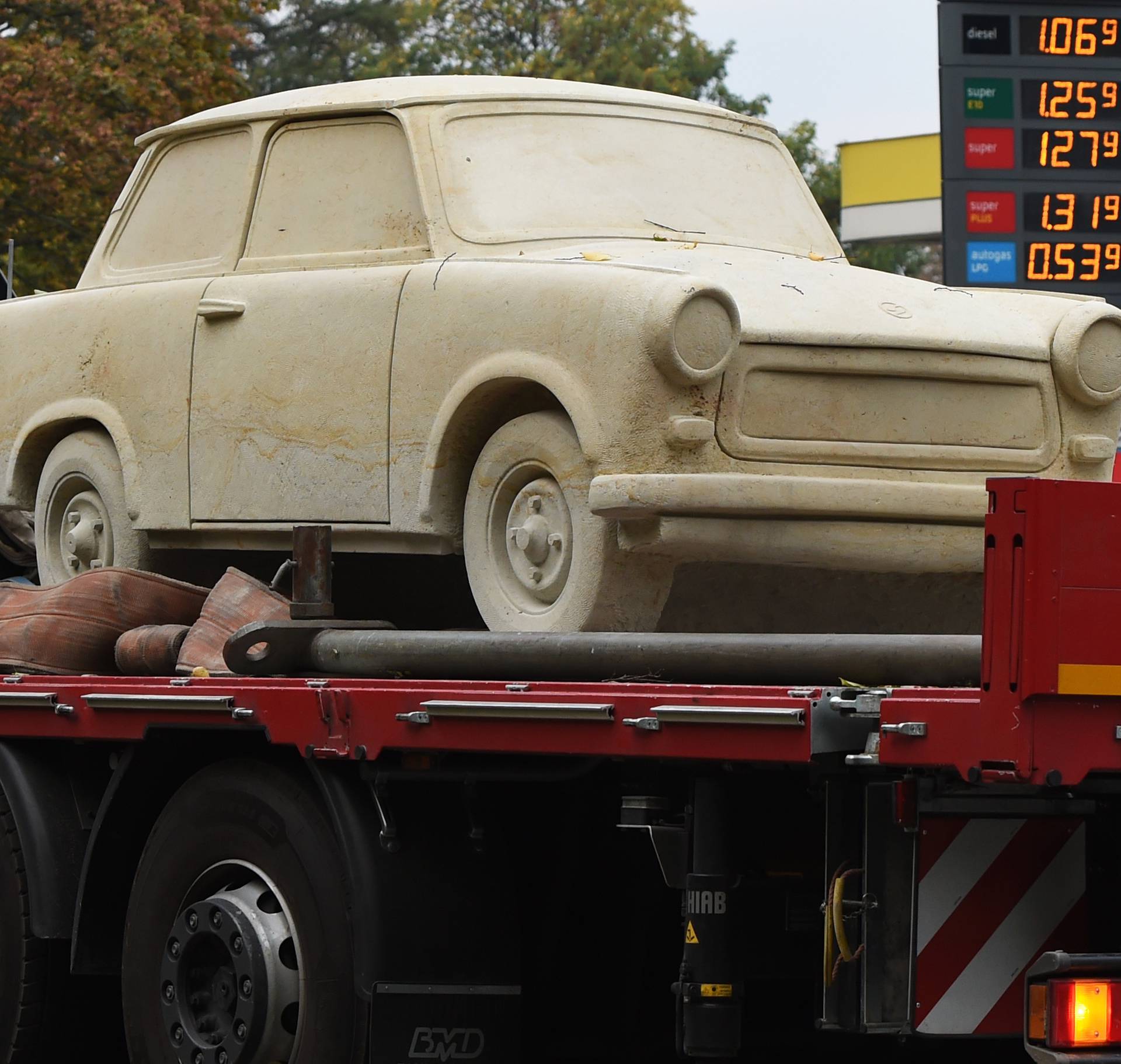 Sandstone Trabant car to be displayed at Motorworld Classics