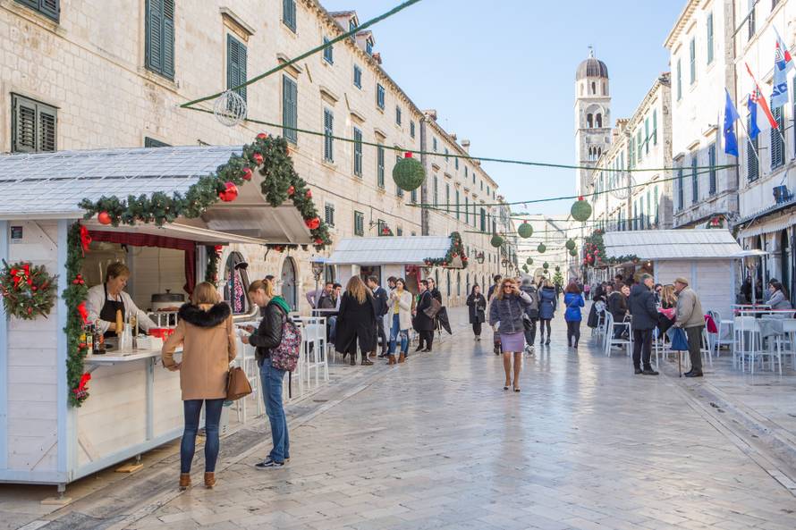 Bilo kuda, Advent svuda: Evo kako izgledaju hrvatski gradovi