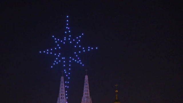 Spektakl! Dronovi su formirali Betlehemsku zvijezdu na nebu iznad zagrebačke katedrale