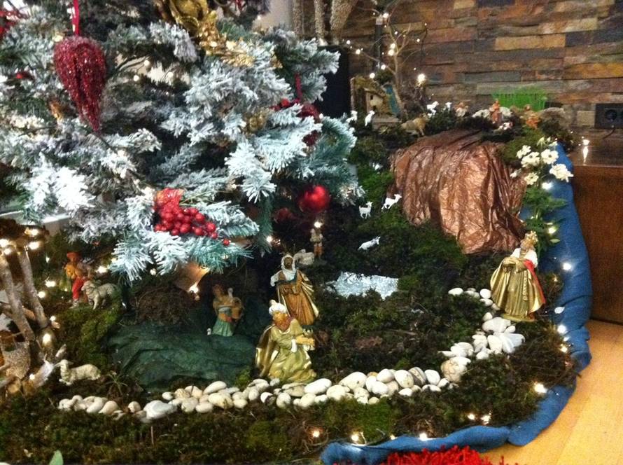 Šaljite fotografije božićnih jelki i osvojite vrijednu nagradu...