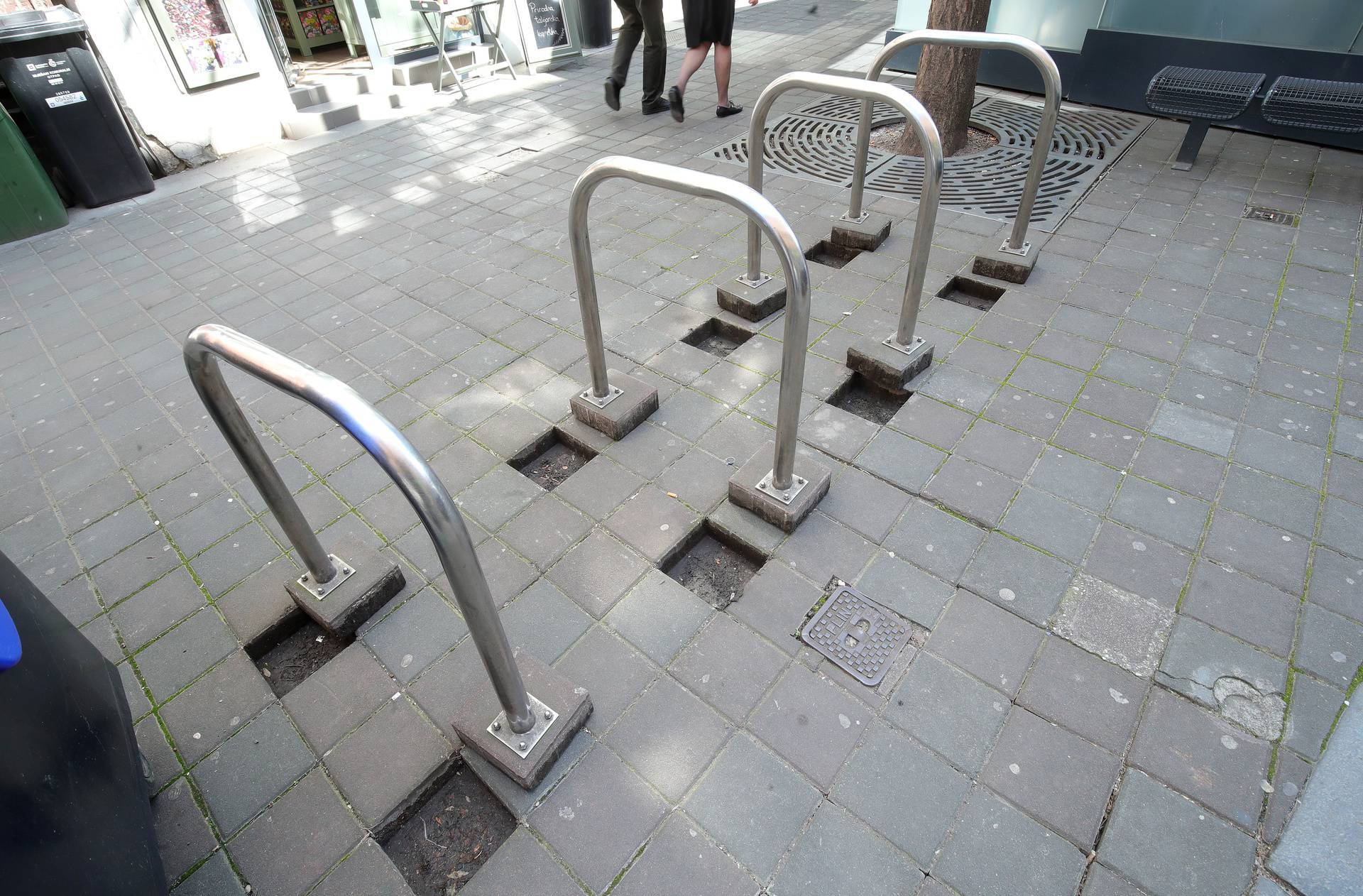 Biciklisti, oprez! U Zagrebu postavljene 'klamerice' koje bez po' muke iščupaju i odnesu...