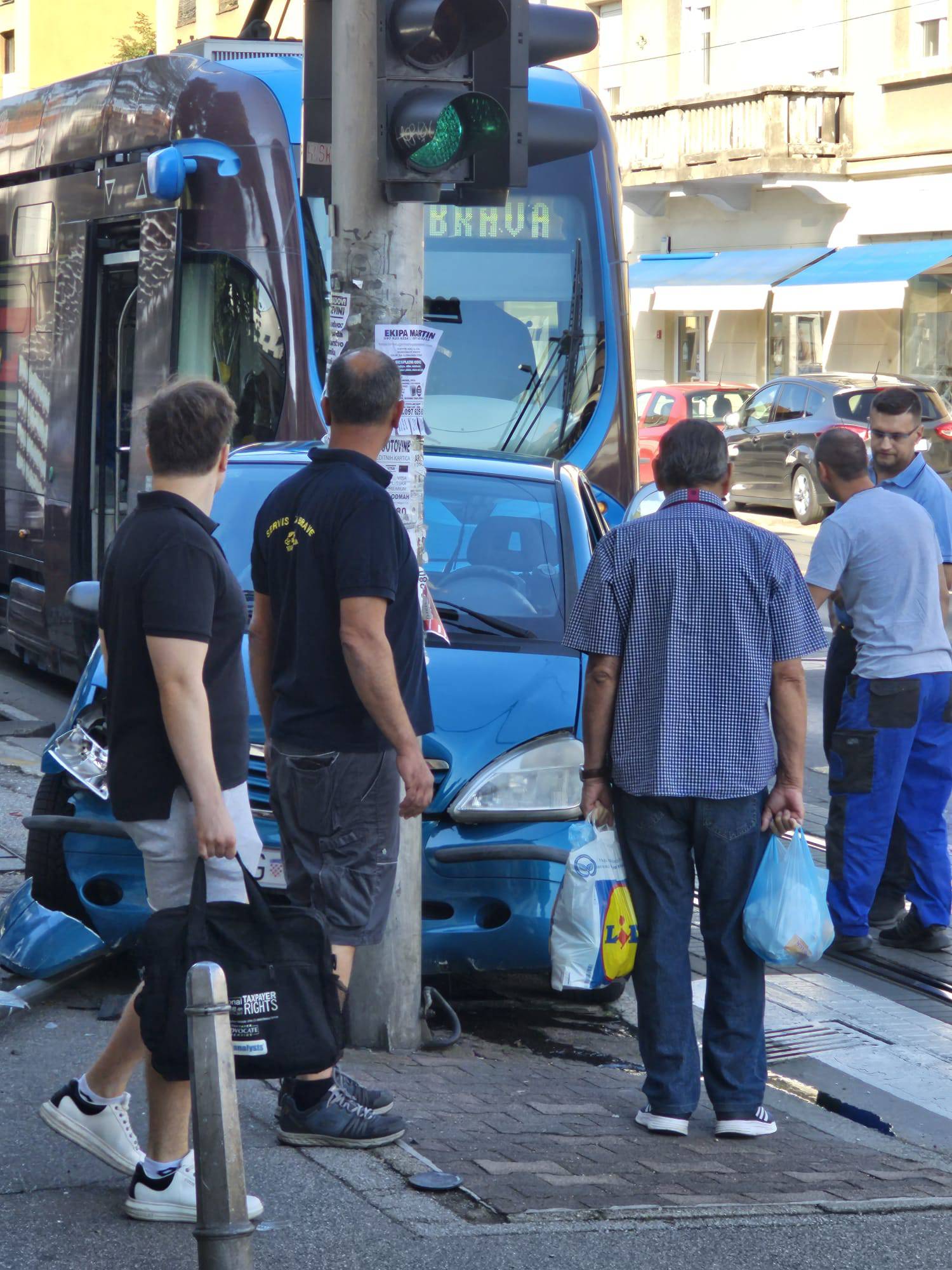 'Čovjek je htio prije tramvaja u dvorište. Nije uspio. Još ga je tramvaj udario odostraga'