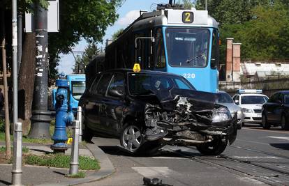 Zagreb: U prometnoj nesreći u centru grada dvoje ozlijeđenih