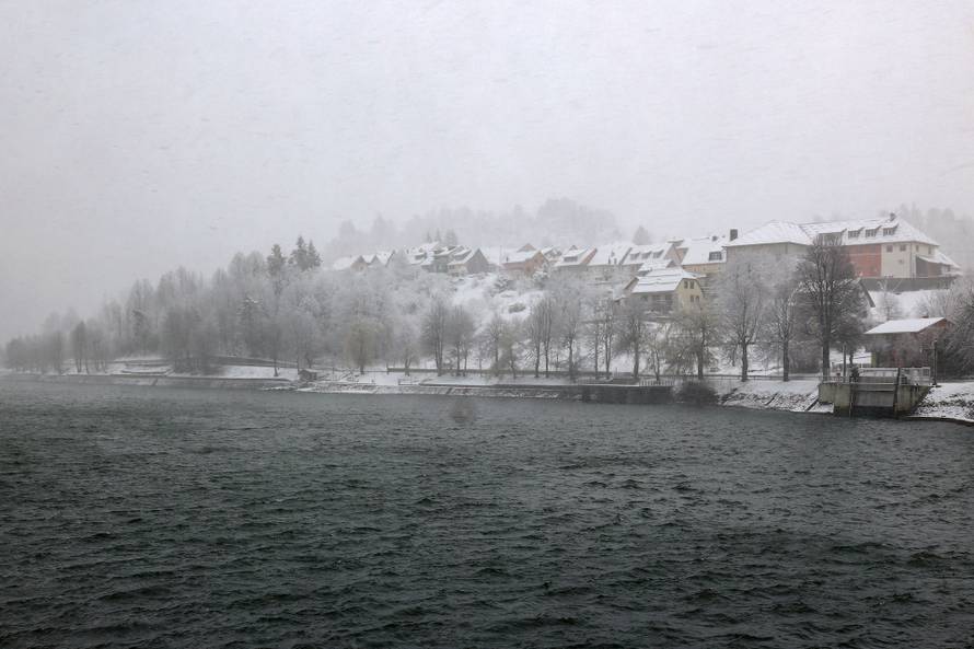 Zbog snijega otežan promet u Gorskom kotaru