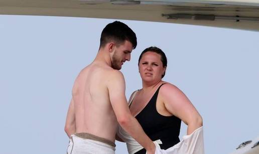 Navija&ccaron; Tudorovog Tottenhama rugao se zvijezdi Arsenala zbog izgleda njegove supruge...