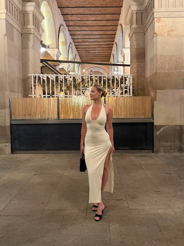 FOTO Prava bomba iz teretane: Naša fitness instruktorica blista u uskim outfitima za trening