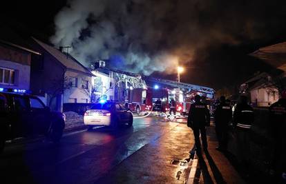 Planula kuća u Požegi: 'Unutra je bila nepokretna žena, izvukli su je van. Prizori su stravični'