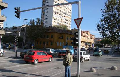 Automobilom srušio dvije pješakinje na zebri u Splitu