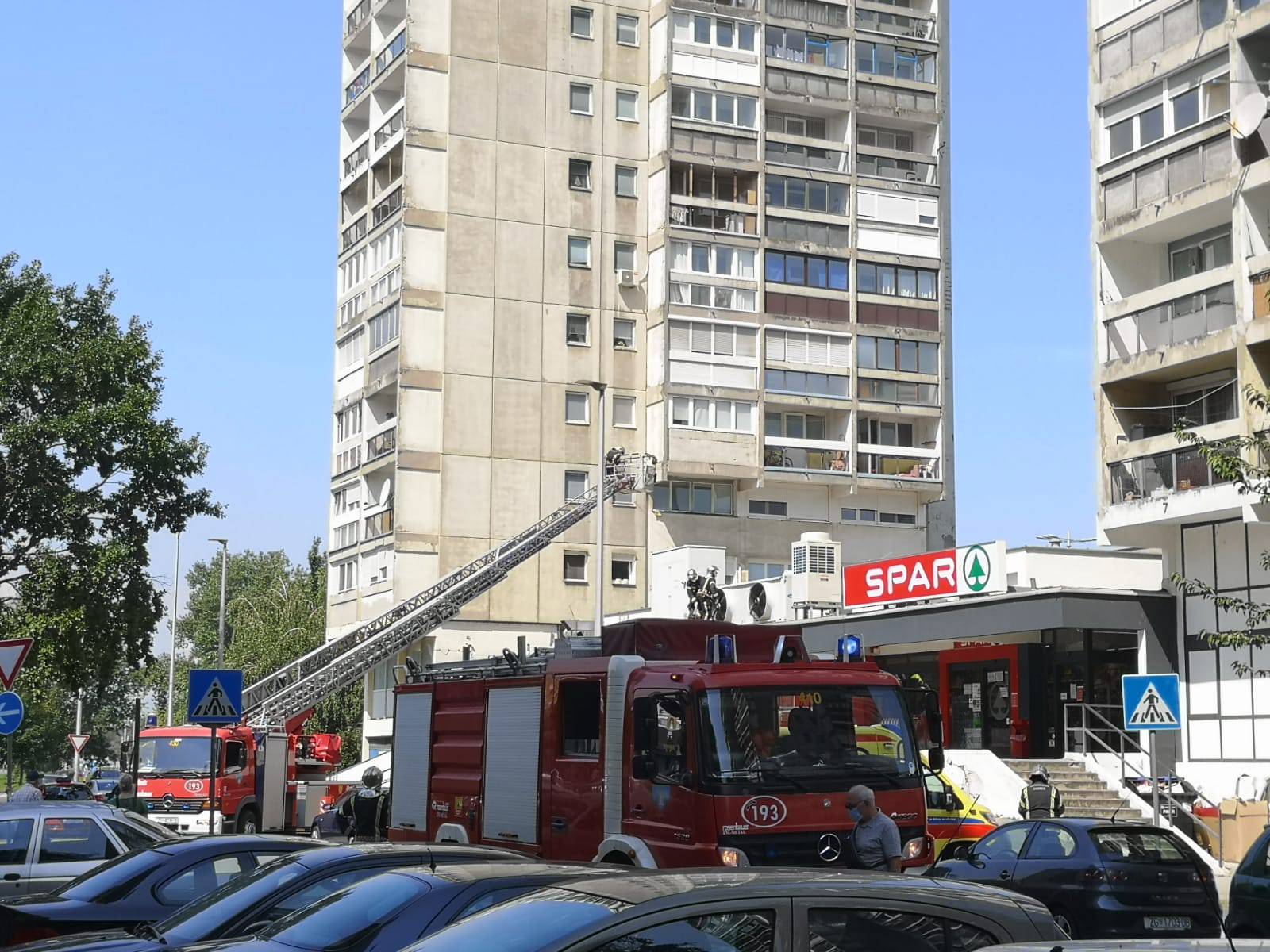 Čistila je? Žena pala sa zgrade u Novom Zagrebu i preživjela...