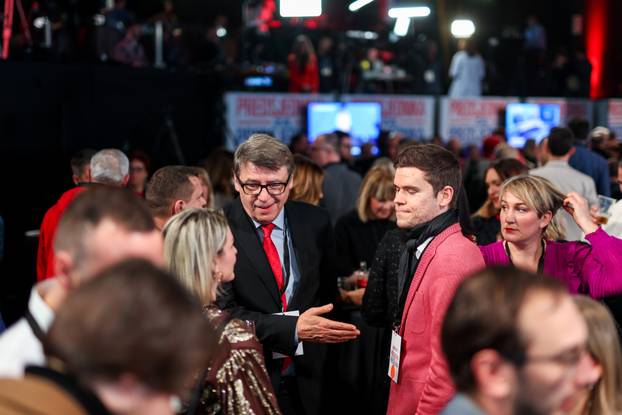 Zagreb: Slavlje u izbornom stožeru Zorana Milanovića nakon rezultata prvih izlaznih anketa