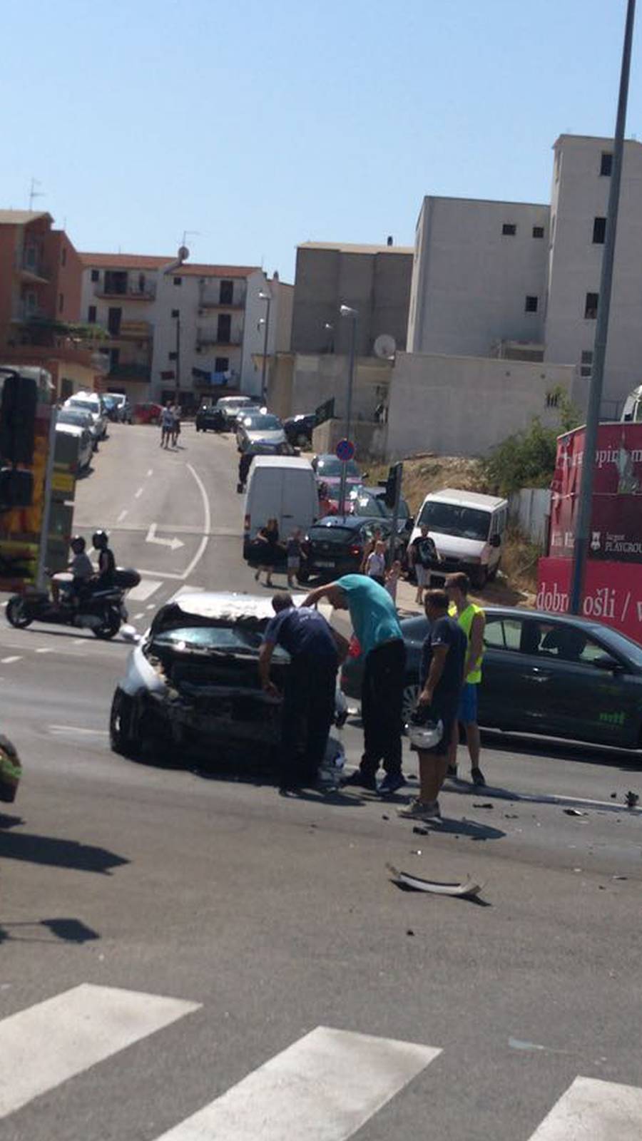 Strašne scene iz Splita: Vozača krvavog izvlačili iz automobila