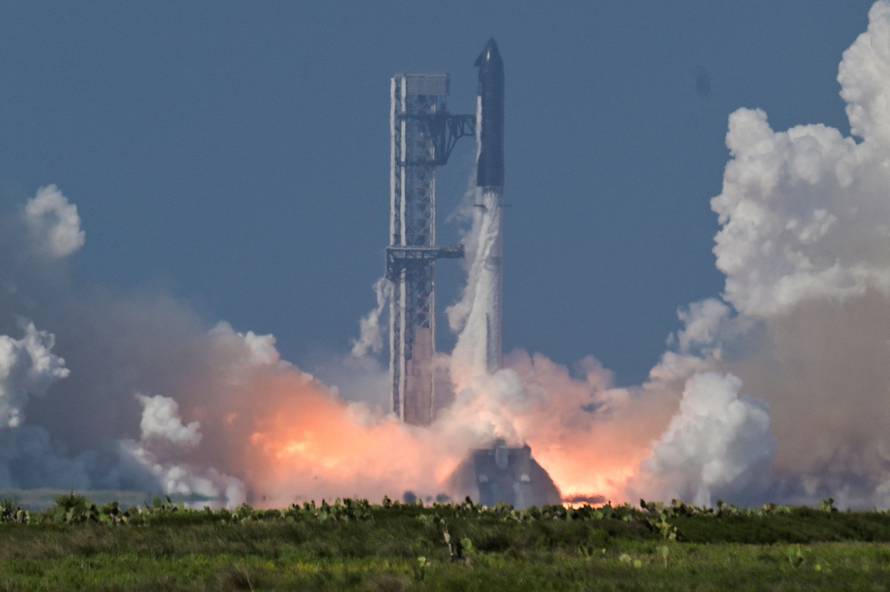 The SpaceX Starship spacecraft launch in the 12th test flight, in Starbase