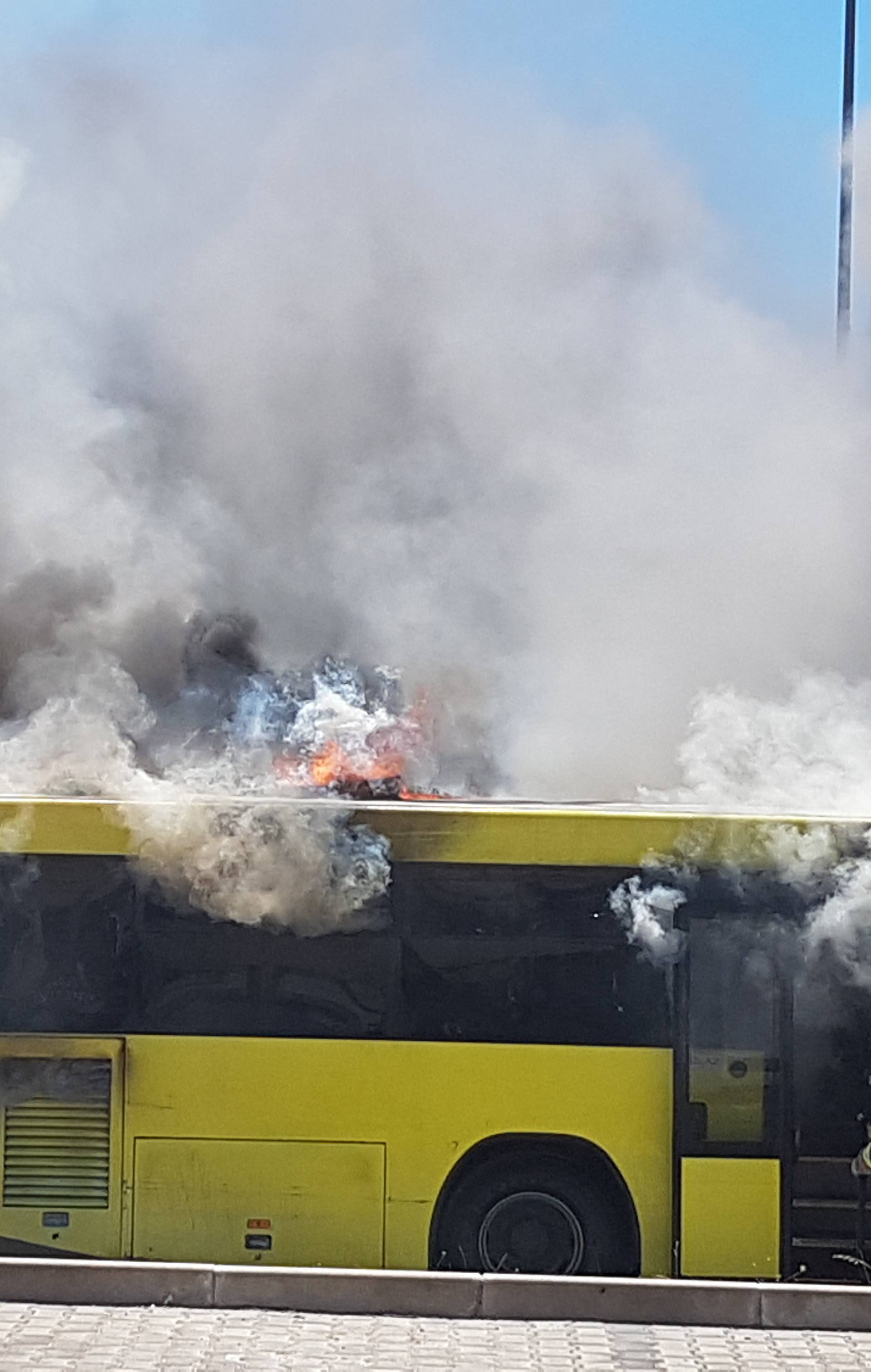 Buktinja u Splitu: 'Bježite svi van, cijeli autobus će izgorjeti!'