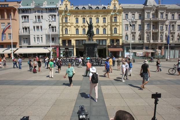 Zagreb: Na Trgu bana Josipa Jelačića održana antiratna akcija