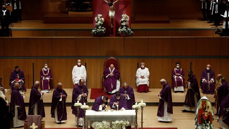 Papa Franjo predvodio misu u Ateni: Vjernici su oduševljeni