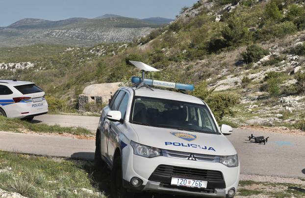 Solin: Policija nastavlja očevid nedaleko od lokacije gdje je pronađeno tijelo nepoznate osobe