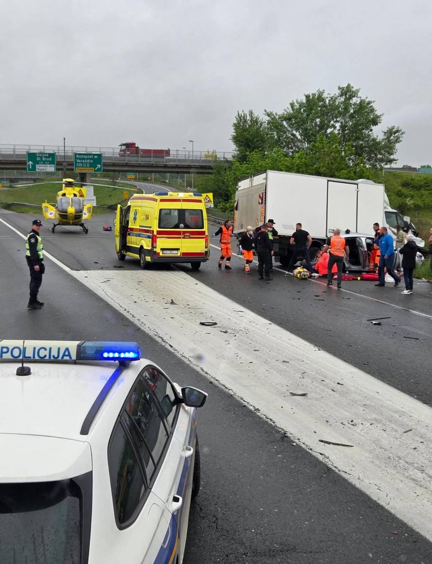 VIDEO Lančani sudar kamiona i auta na A3: Dvoje ljudi je umrlo