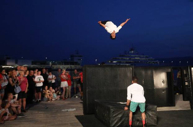 Rijeka: Nastup Urbanog cirkusa iz Maroka na Gatu Karoline Riječke