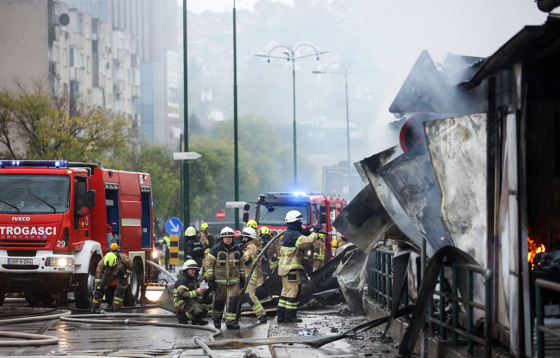 Pijacu "Kvadrant" koja se nalazi u sarajevskom naselju Otok zahvatio je požar 