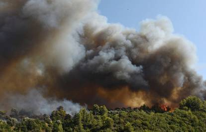 U Grčkoj evakuirana sela zbog velikog požara na Peloponezu