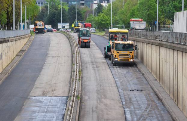 Zagreb: Počelo asfaltiranje podvožnjaka pored Vjesnikovog nebodara