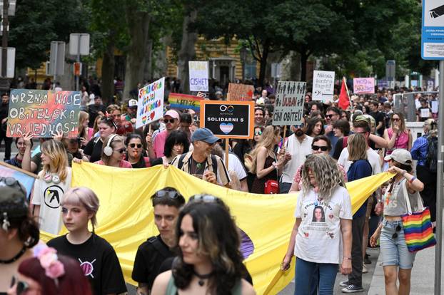 Zagreb: 25. Povorka ponosa LGBTIQ zajednice "Korak po korak, iskorak!"