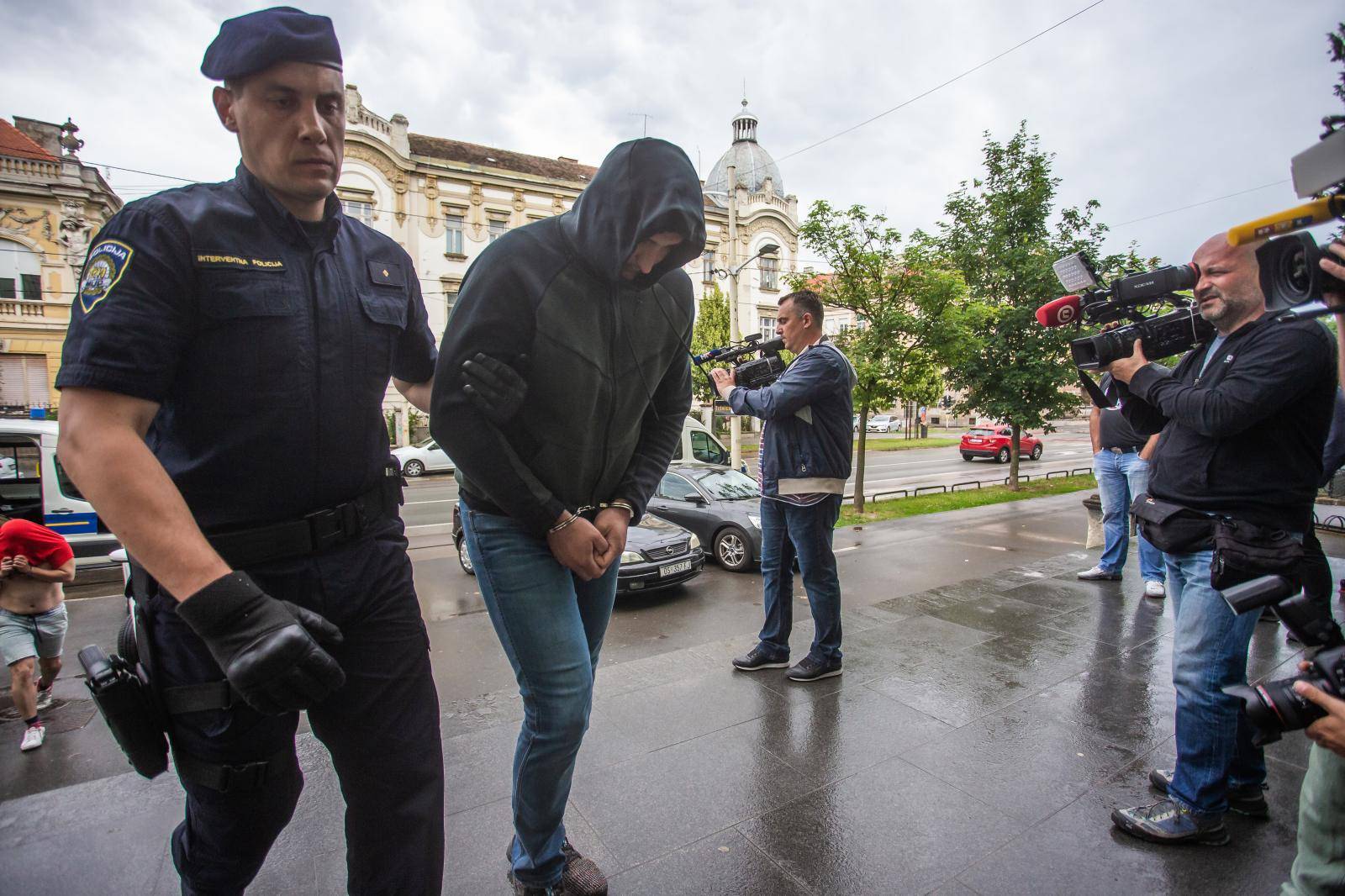 Privođenje dilera droge uhićenih u policijskoj akciji u Osijeku