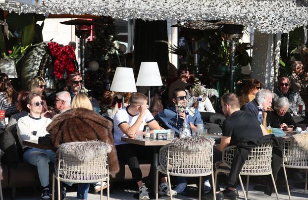 Split- Splićani uzivali u sunčanoj nedjelji.