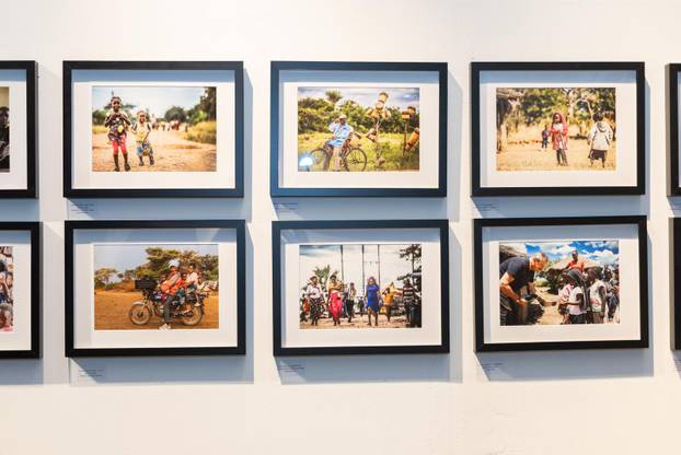 Osijek: Svečano otvorenje izložbe fotografija fotoreporterke Pixsella Emice Elveđi "Srce za Afriku"